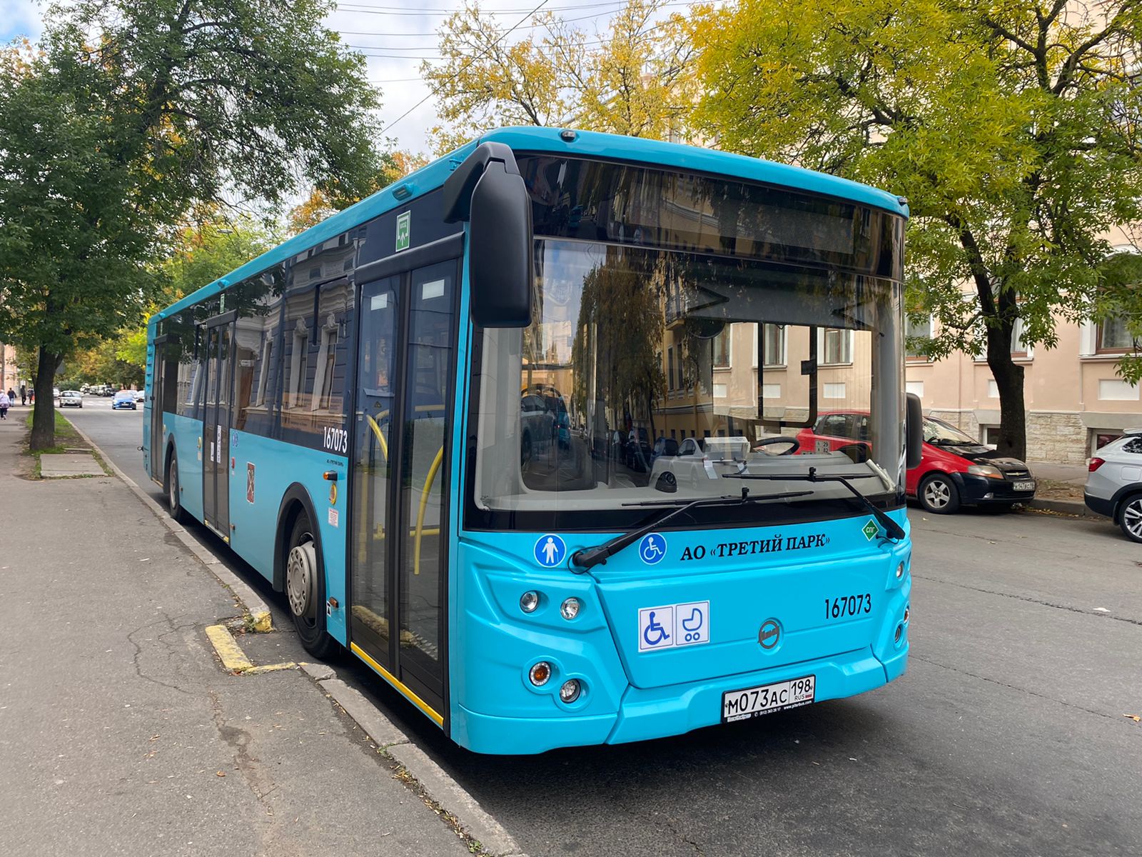 С 1 апреля 2022 года часть автобусов коммерческих маршрутов АО «Третий Парк» перестает курсировать в рамках новой модели транспортного обслуживания Петербурга.