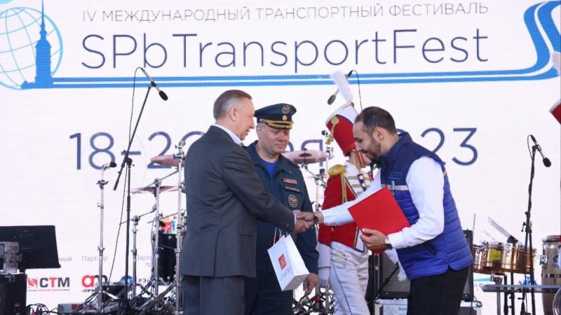 Губернатор Санкт-Петербурга А.Д. Беглов наградил водителя АО «Третий парк» медалью МЧС за спасение человека!