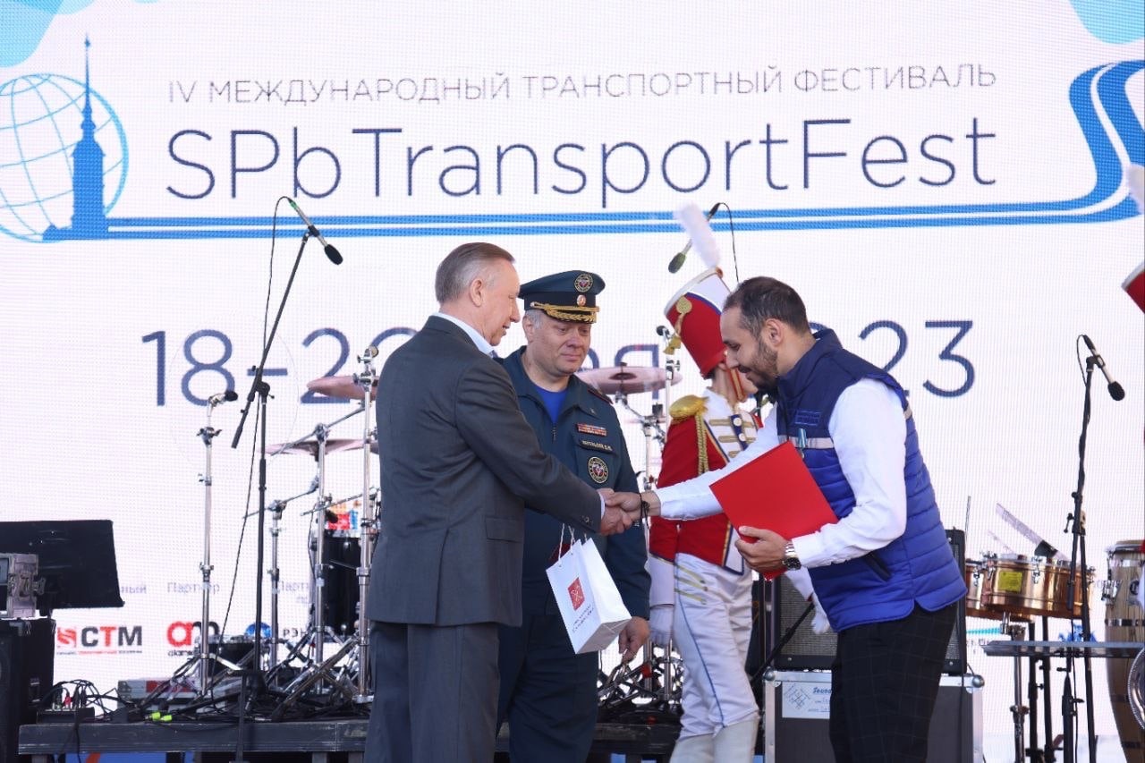 Губернатор Санкт-Петербурга А.Д. Беглов наградил водителя АО «Третий парк» медалью МЧС за спасение человека!